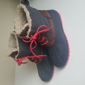 Gap kids snow boots, size 1/2